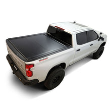 Cargar imagen en el visor de la galería, Westin 19-26 GM Silverado/Sierra 1500 5ft 8in Bed Manual Retractable Tonneau Cover - Black