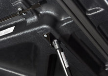 Cargar imagen en el visor de la galería, UnderCover 07-13 Chevy Silverado 1500 5.8ft Lux Bed Cover - Black
