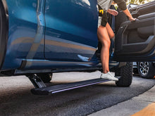 Cargar imagen en el visor de la galería, AMP Research 21-26 Chevrolet Suburban PowerStep Vision
