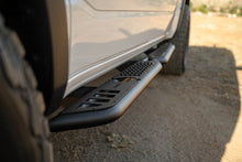 Cargar imagen en el visor de la galería, DV8 Offroad 19-25 RAM 1500 Crew Cab OE Plus Side Steps - Black Steel