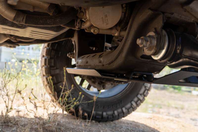 DV8 Offroad 16-23 Toyota Tacoma Front Skid Plate