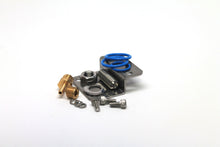 Cargar imagen en el visor de la galería, Fuelab Bracket &amp; Hardware Kit for 515xx/525xx Series Regulators