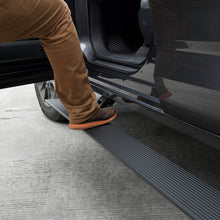 Cargar imagen en el visor de la galería, RealTruck 11-18 Ram 1500 CC / 09-10 Ram 1500 CC 4dr VoltStep Electric Running Board Kit - Tex. Blk