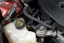 Cargar imagen en el visor de la galería, J&amp;L 13-19 Ford Fusion 1.5L EcoBoost Oil Separator 3.0 Passenger Side - Black Anodized