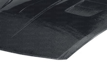 Cargar imagen en el visor de la galería, Seibon 07-08 Nissan 350z VT-style Carbon Fiber Hood