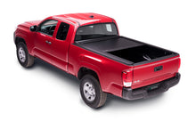 Cargar imagen en el visor de la galería, Retrax 07-up Tundra CrewMax 5.5ft Bed w/ Deck Rail Sys RetraxONE MX