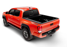 Cargar imagen en el visor de la galería, Retrax 07-up Tundra CrewMax 5.5ft Bed w/ Deck Rail Sys RetraxPRO MX