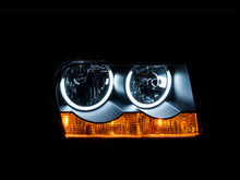 Cargar imagen en el visor de la galería, ANZO 2005-2010 Chrysler 300 Crystal Headlights w/ Halo Black (CCFL)