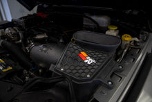 Cargar imagen en el visor de la galería, K&amp;N 21-22 Jeep Wrangler JL V8-6.4L Aircharger Performance Intake