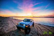 Cargar imagen en el visor de la galería, Oracle Jeep JL/Gladiator JT Oculus Bi-LED Projector Headlights - Amber/White Switchback