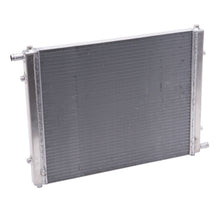 Cargar imagen en el visor de la galería, Edelbrock Heat Exchanger Single Pass Single Row 31 000 Btu/Hr 22In W X 16 5In H X 1 5In D Silver