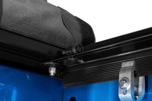 Cargar imagen en el visor de la galería, Lund 04-18 Ford F-150 (5.5ft. Bed) Genesis Elite Roll Up Tonneau Cover - Black