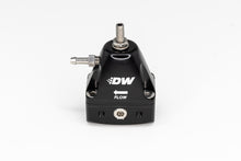 Cargar imagen en el visor de la galería, DeatschWerks DWR1000iL In-Line Adjustable Fuel Pressure Regulator - Black