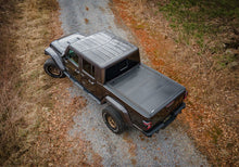 Cargar imagen en el visor de la galería, UnderCover 20-21 Jeep Gladiator 5ft Armor Flex Bed Cover