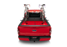 Cargar imagen en el visor de la galería, Roll-N-Lock 20-22 Chevrolet Silverado 2500-3500 (82.2in. Bed) A-Series XT Retractable Tonneau Cover