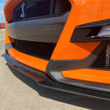 Cargar imagen en el visor de la galería, Ford Racing 20-21 Mustang GT500 Carbon Fiber Front Splitter Kit