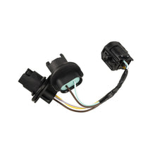 Cargar imagen en el visor de la galería, Omix Tail Light Wiring w/o bulb Left or Right- 07-18 JK