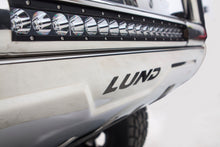 Cargar imagen en el visor de la galería, Lund 11-17 Chevy Silverado 2500 Bull Bar w/Light &amp; Wiring - Polished