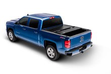 Cargar imagen en el visor de la galería, UnderCover 14-18 Chevy Silverado 1500 (19 Legacy) 5.8ft Flex Bed Cover