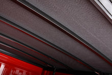 Cargar imagen en el visor de la galería, Lund 07-17 Toyota Tundra (5.5ft. Bed) Genesis Elite Tri-Fold Tonneau Cover - Black