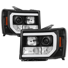 Cargar imagen en el visor de la galería, Spyder GMC Sierra 1500/2500/3500 07-13 V2 Projector Headlights- Black PRO-YD-GS07V2-LBDRL-BK