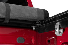 Cargar imagen en el visor de la galería, Lund 19-23 Chevrolet Silverado 1500 6.5ft Bed Genesis Elite Roll Up Tonneau - Black