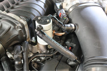 Cargar imagen en el visor de la galería, J&amp;L 11-17 Ford Mustang GT (w/Roush/VMP Supercharger) Driver Side Oil Separator 3.0 - Clear Anodized