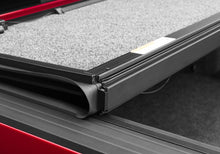 Cargar imagen en el visor de la galería, UnderCover 16-20 Toyota Tacoma 5ft Ultra Flex Bed Cover - Matte Black Finish