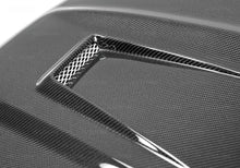 Cargar imagen en el visor de la galería, Seibon 08-11 Mercedes-Benz C-Class GT-Style Carbon Fiber Hood