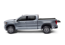 Cargar imagen en el visor de la galería, Roll-N-Lock 2019 Chevrolet Silverado 1500 72.5in Bed M-Series Retractable Tonneau Cover