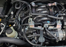 Cargar imagen en el visor de la galería, J&amp;L 16-24 Nissan Titan 5.6L Passenger Side Oil Separator 3.0 - Black Anodized