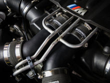 Cargar imagen en el visor de la galería, Mishimoto 12-16 BMW F10 M5 Intercooler Pipe Kit Micro Wrinkle Black