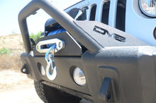 Cargar imagen en el visor de la galería, DV8 Offroad 07-18 Jeep Wrangler JK/JL FS-13 Steel Stubby Front Bumper w/ Fog Lights