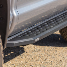 Cargar imagen en el visor de la galería, Go Rhino 2022 Toyota Tundra Crew Max 4dr RB20 Kit w/RB20 Running Board + Brkts - Tex. Blk
