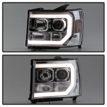 Cargar imagen en el visor de la galería, Spyder GMC Sierra 1500/2500/3500 07-13 V2 Projector Headlights - Chrome PRO-YD-GS07V2-LBDRL-C