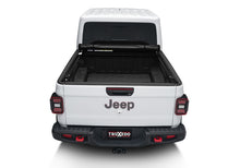 Cargar imagen en el visor de la galería, Truxedo 2020 Jeep Gladiator 5ft Lo Pro Bed Cover