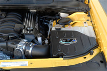 Cargar imagen en el visor de la galería, Volant Chrysler/Dodge 12-13 300/Charger/11-13 Challenger 6.4L Closed Box Air Intake System