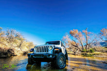 Cargar imagen en el visor de la galería, Oracle Jeep JL/Gladiator JT Oculus Bi-LED Projector Headlights - Amber/White Switchback