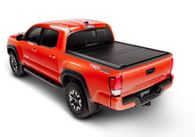 Cargar imagen en el visor de la galería, Retrax 07-up Tundra CrewMax 5.5ft Bed w/ Deck Rail Sys RetraxPRO MX