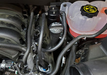 Cargar imagen en el visor de la galería, J&amp;L 19-24 Chevrolet Silverado/GMC Sierra 1500 5.3L V8 Driver Side Oil Separator 3.0 - Black Anod