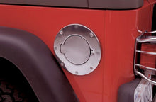 Cargar imagen en el visor de la galería, Rampage 2007-2018 Jeep Wrangler(JK) Billet Style Gas Cover - Polished