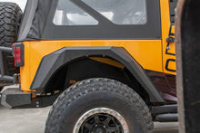 Cargar imagen en el visor de la galería, DV8 Offroad 2007-2018 Jeep Wrangler Armor Fenders