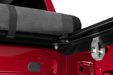 Cargar imagen en el visor de la galería, Lund 19-23 Chevrolet Silverado 1500 (5.5ft. Bed) Genesis Elite Roll Up Tonneau Cover - Black