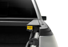 Cargar imagen en el visor de la galería, Roll-N-Lock 2021 Ford F-150 67.1in M-Series Retractable Tonneau Cover