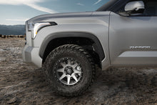 Cargar imagen en el visor de la galería, ICON 2022+ Toyota Tundra 2.25in Front Spacer Kit