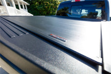 Cargar imagen en el visor de la galería, Roll-N-Lock 2022 Toyota Tundra 5ft 7in Bed w/o Storage Boxes E-Series Retractable Tonneau Cover