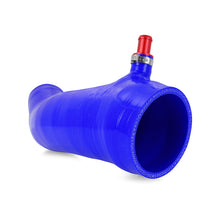 Cargar imagen en el visor de la galería, Mishimoto 16-20 Toyota Tacoma 3.5L Blue Silicone Air Intake Hose Kit