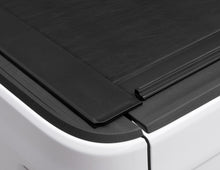 Cargar imagen en el visor de la galería, Roll-N-Lock 2020 Jeep Gladiator 5ft bed (w/ Trail Rail System) M-Series Retractable Tonneau Cover