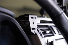 Cargar imagen en el visor de la galería, DV8 Offroad 10-23 Toyota 4Runner Digital Device Dash Mount
