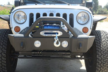 Cargar imagen en el visor de la galería, DV8 Offroad 07-18 Jeep Wrangler JK/JL FS-13 Steel Stubby Front Bumper w/ Fog Lights